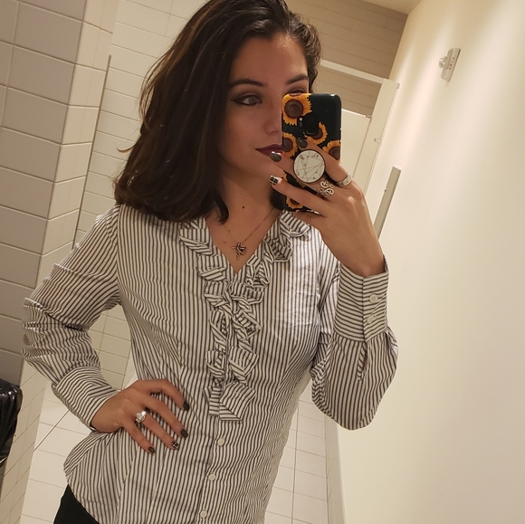 Welcome to my closet 💋 - Picture 7 of 8